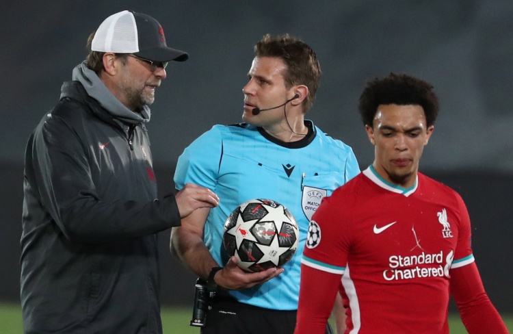 三大交易方案：哈登特雷杨互换，勇士追25+锋线，小卡联手字母哥